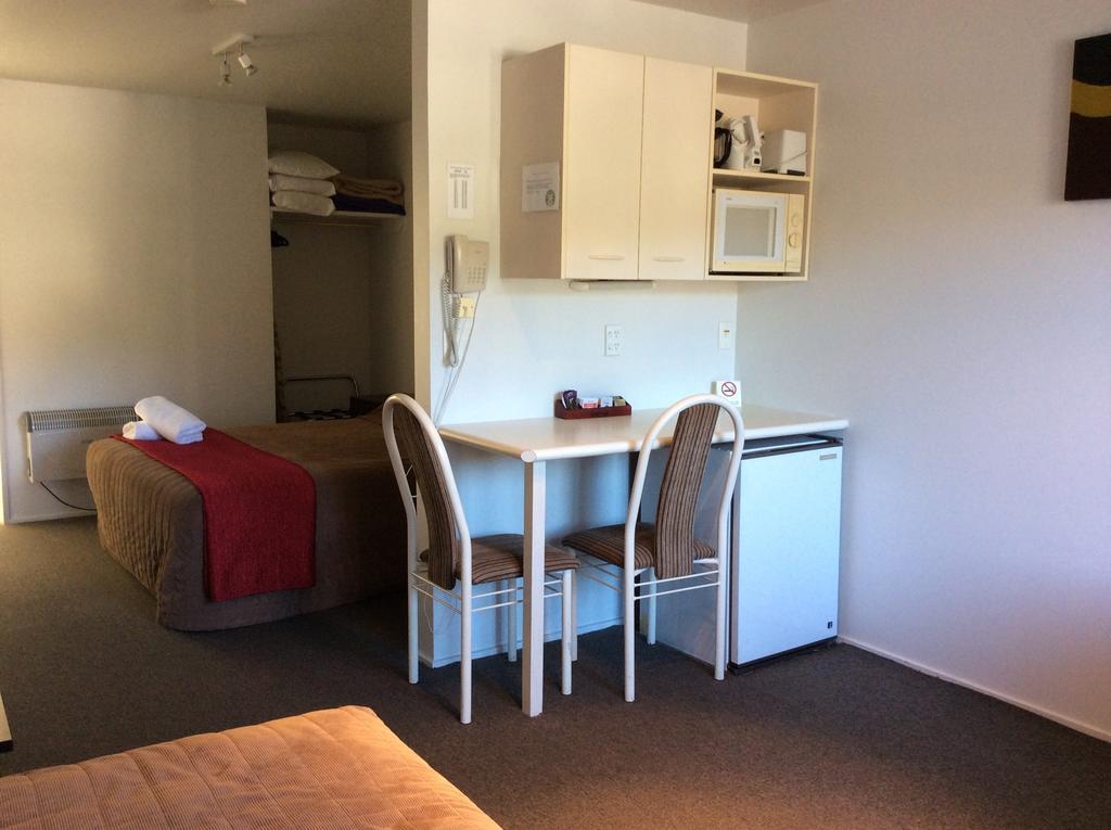 Marksman Motor Inn Wellington Room photo