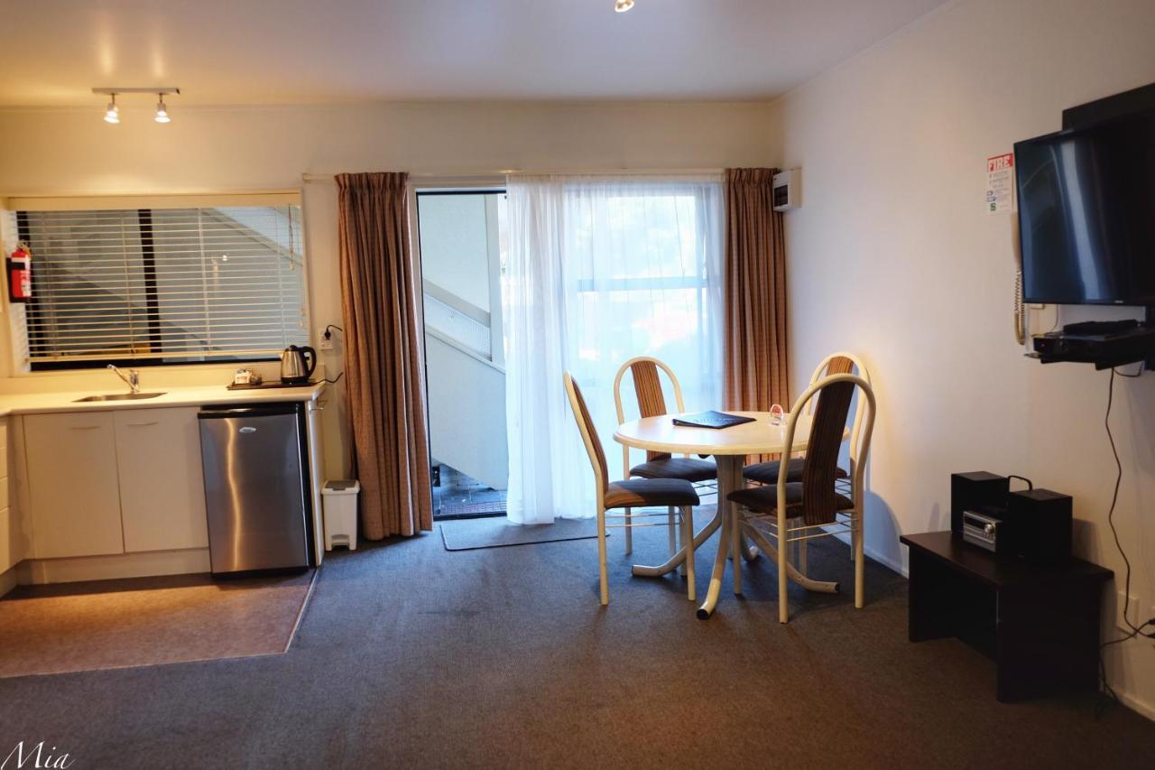 Marksman Motor Inn Wellington Room photo
